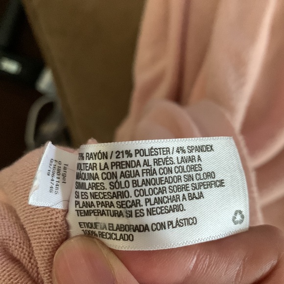 Light pink light weight sweater by a new day size m. Has piling - Picture 5 of 5